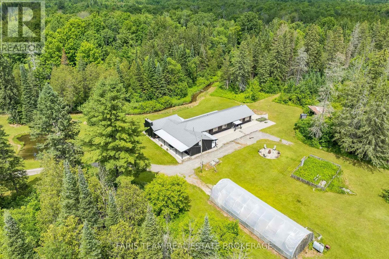 1076 Beaver Lane, Springwater, Ontario P0B 1L0 - Photo 2 - S13682384
