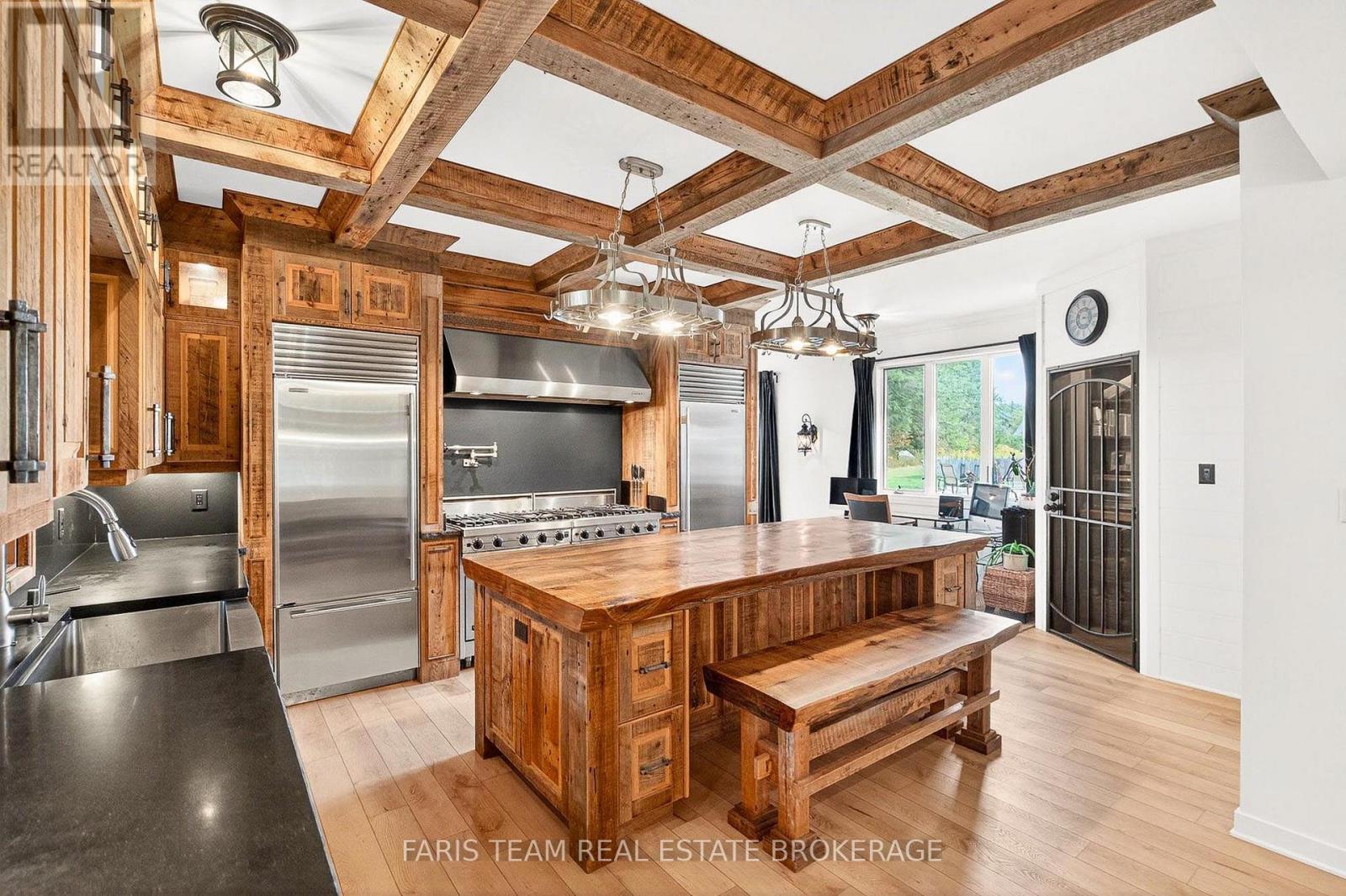 1076 Beaver Lane, Springwater, Ontario P0B 1L0 - Photo 5 - S13682384