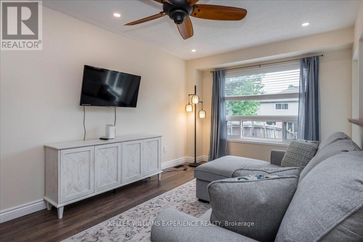 10 Sunset Place, Barrie, Ontario  L4N 0T7 - Photo 4 - S13672374