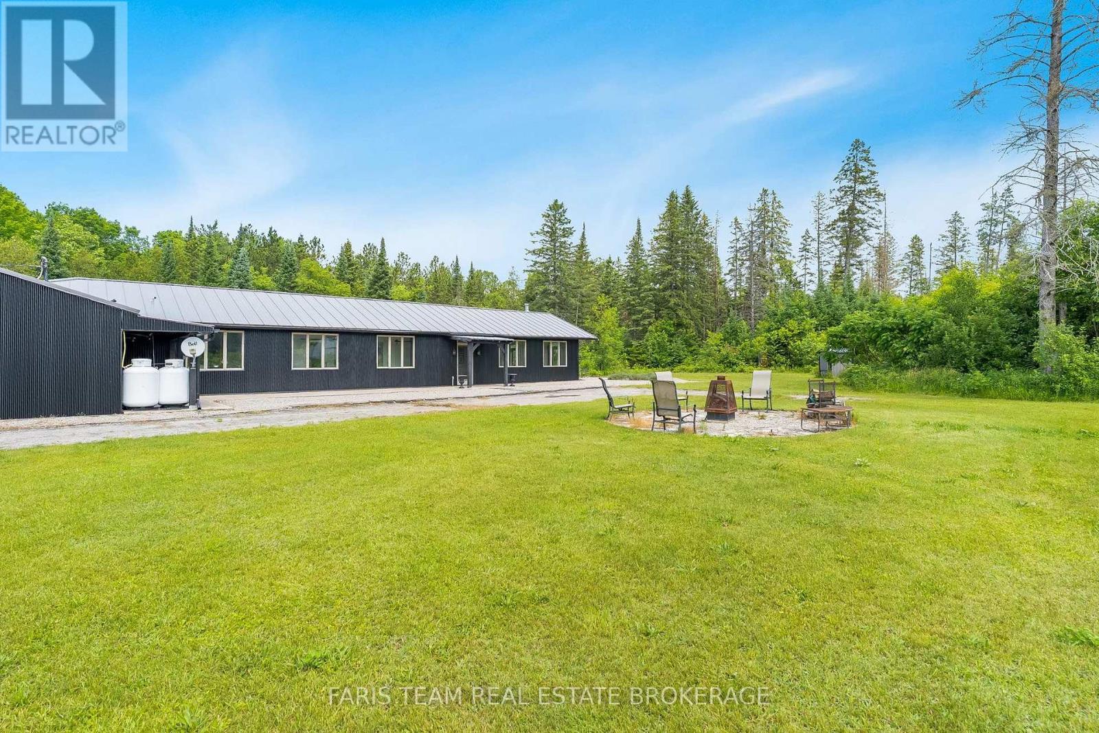 1076 Beaver Lane, Springwater, Ontario P0B 1L0 - Photo 28 - S13682384