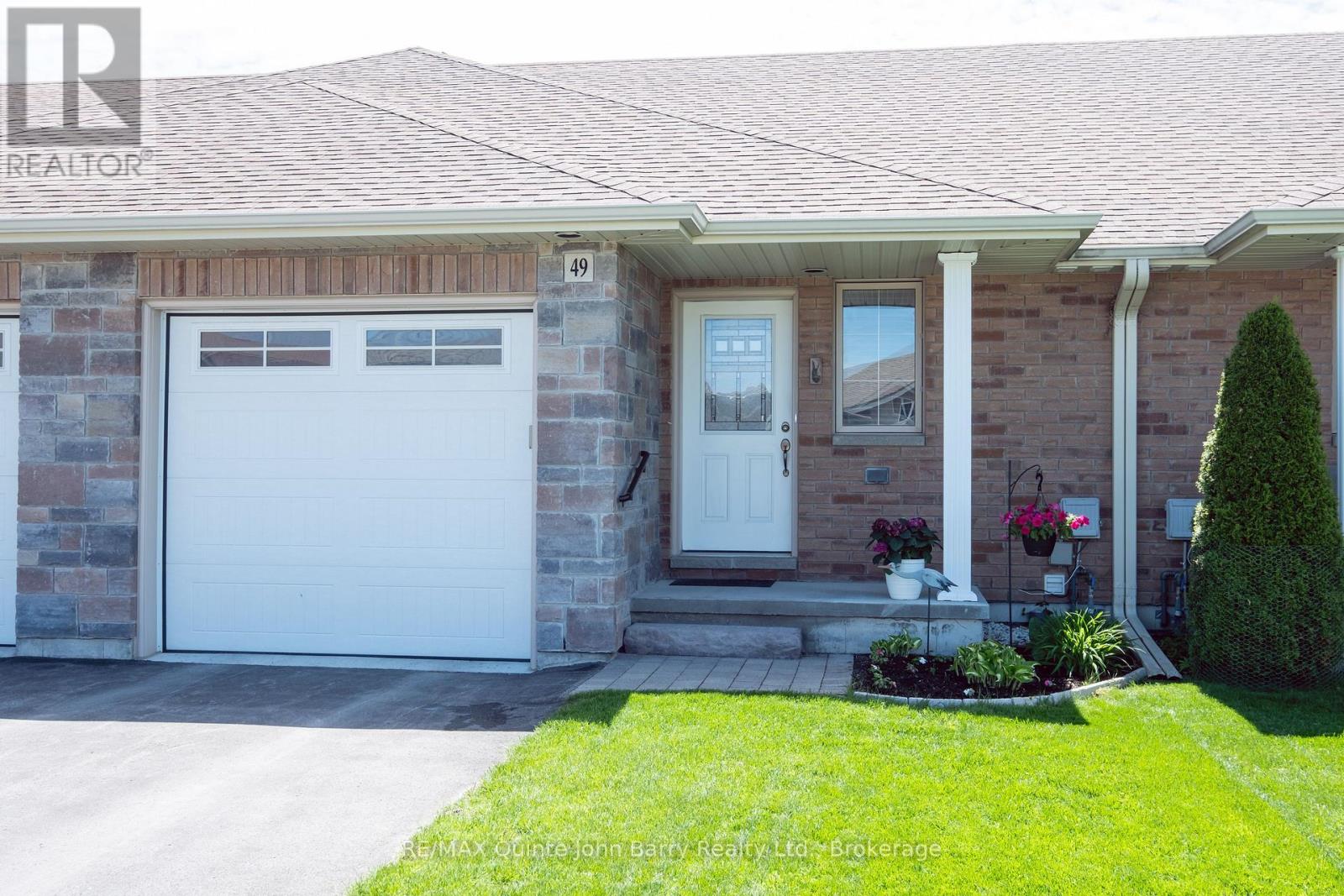 49 MCINTOSH CRESCENT, Quinte West, Ontario