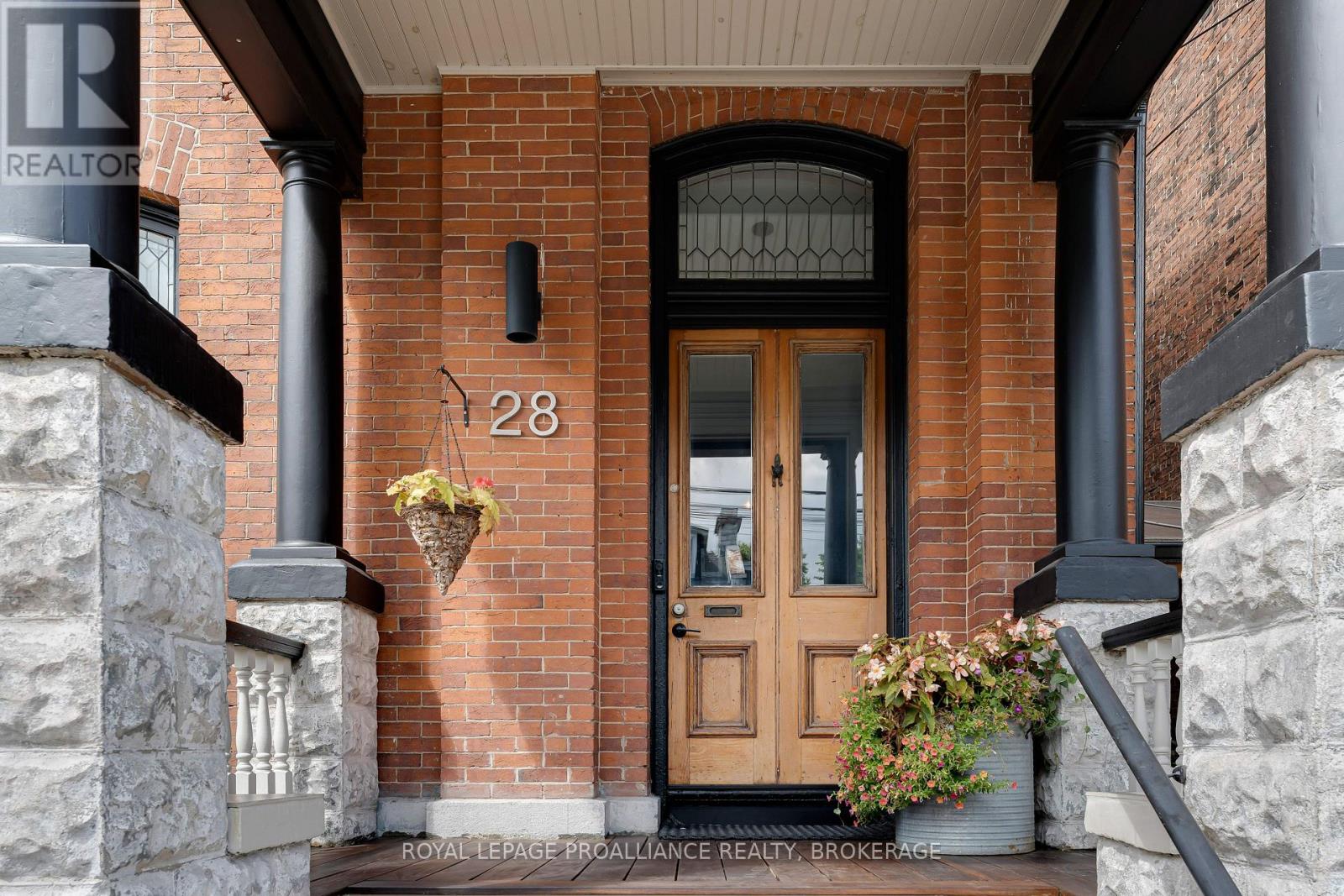 28 Wellington Street, Kingston, Ontario  K7L 3C1 - Photo 2 - X13686626