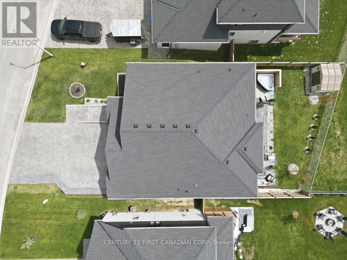 31 Briscoe Crescent, Strathroy-Caradoc, Ontario  N6H 0G3 - Photo 3 - X13686594