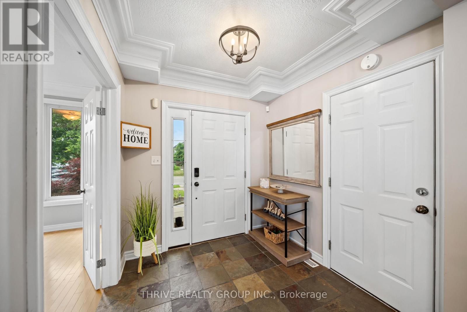 102 Loggers Grove, London East, Ontario  N6W 6G5 - Photo 3 - X13686634