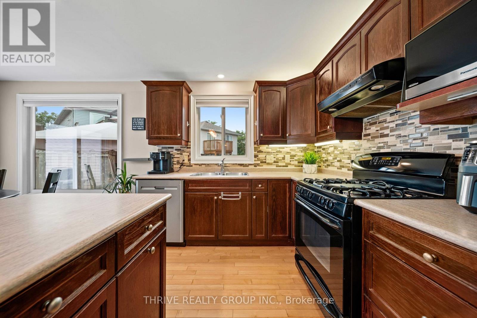 102 Loggers Grove, London East, Ontario  N6W 6G5 - Photo 6 - X13686634