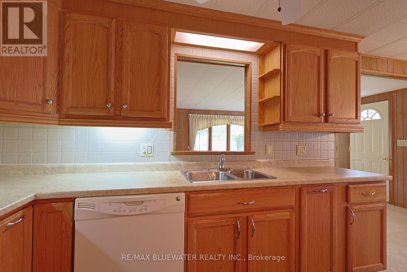 254 Highland Springs, South Huron, Ontario  N0M 1T0 - Photo 16 - X13686638