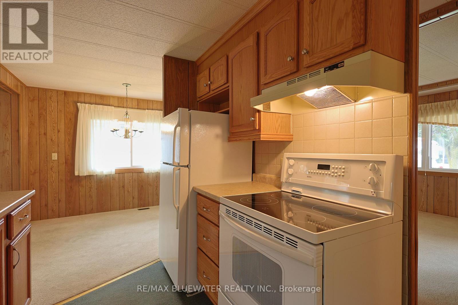 254 Highland Springs, South Huron, Ontario  N0M 1T0 - Photo 17 - X13686638