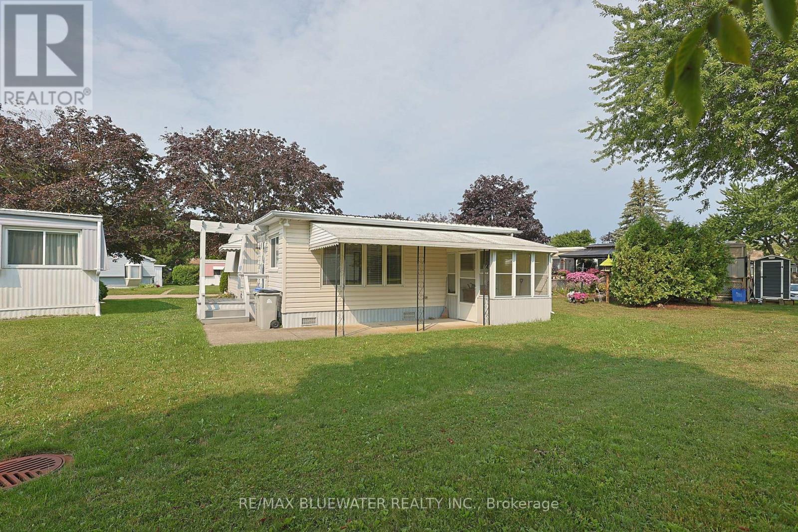 254 Highland Springs, South Huron, Ontario  N0M 1T0 - Photo 3 - X13686638