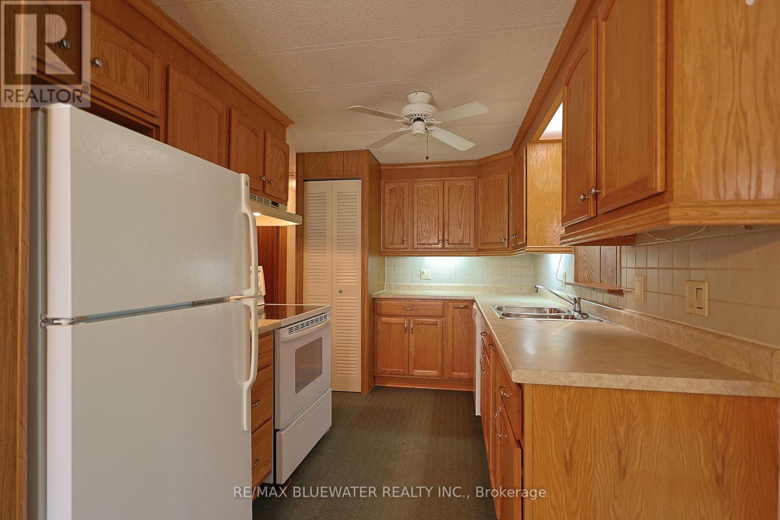254 Highland Springs, South Huron, Ontario  N0M 1T0 - Photo 4 - X13686638