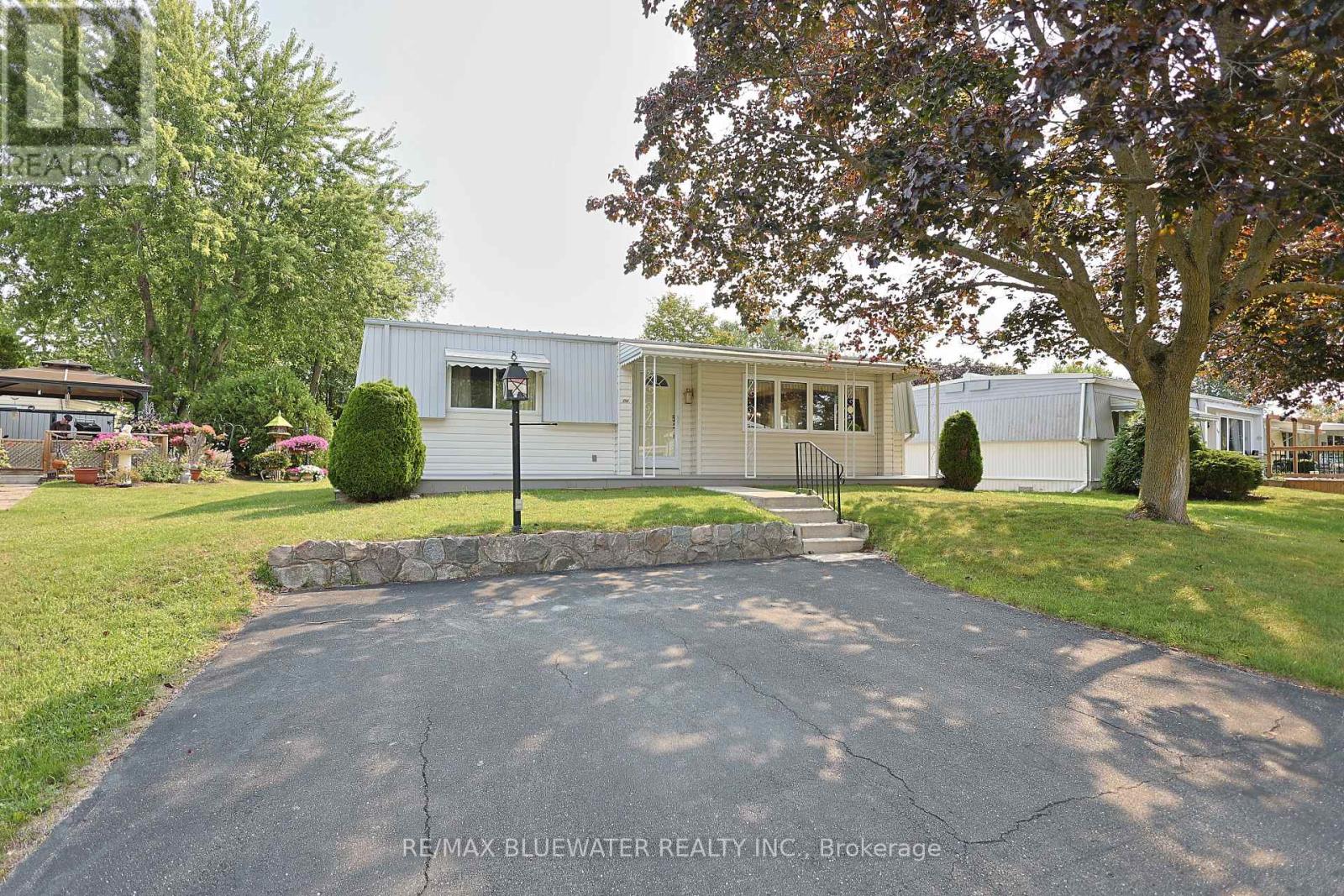 254 Highland Springs, South Huron, Ontario  N0M 1T0 - Photo 6 - X13686638