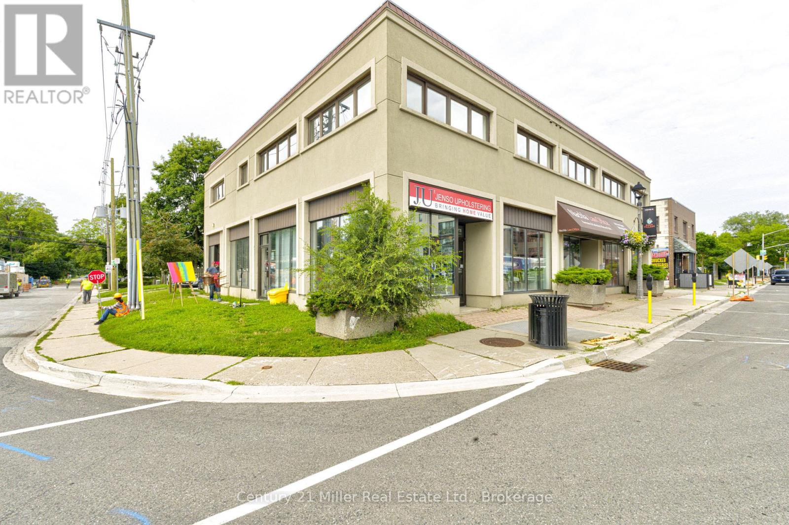 242 Kerr Street, Oakville, Ontario  L6K 3B2 - Photo 1 - W13686702