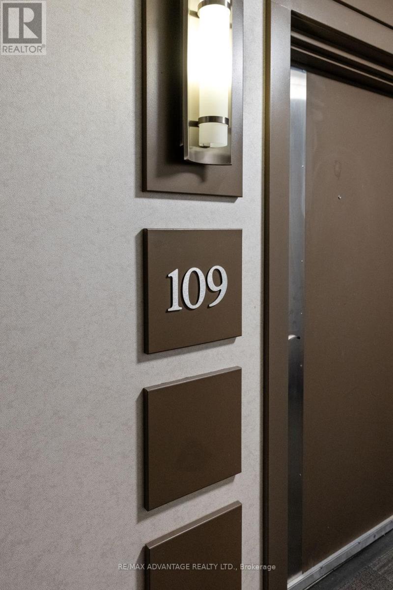 109 - 320 Sugarcreek Trail, London North, Ontario  N6H 0G3 - Photo 2 - X13670640