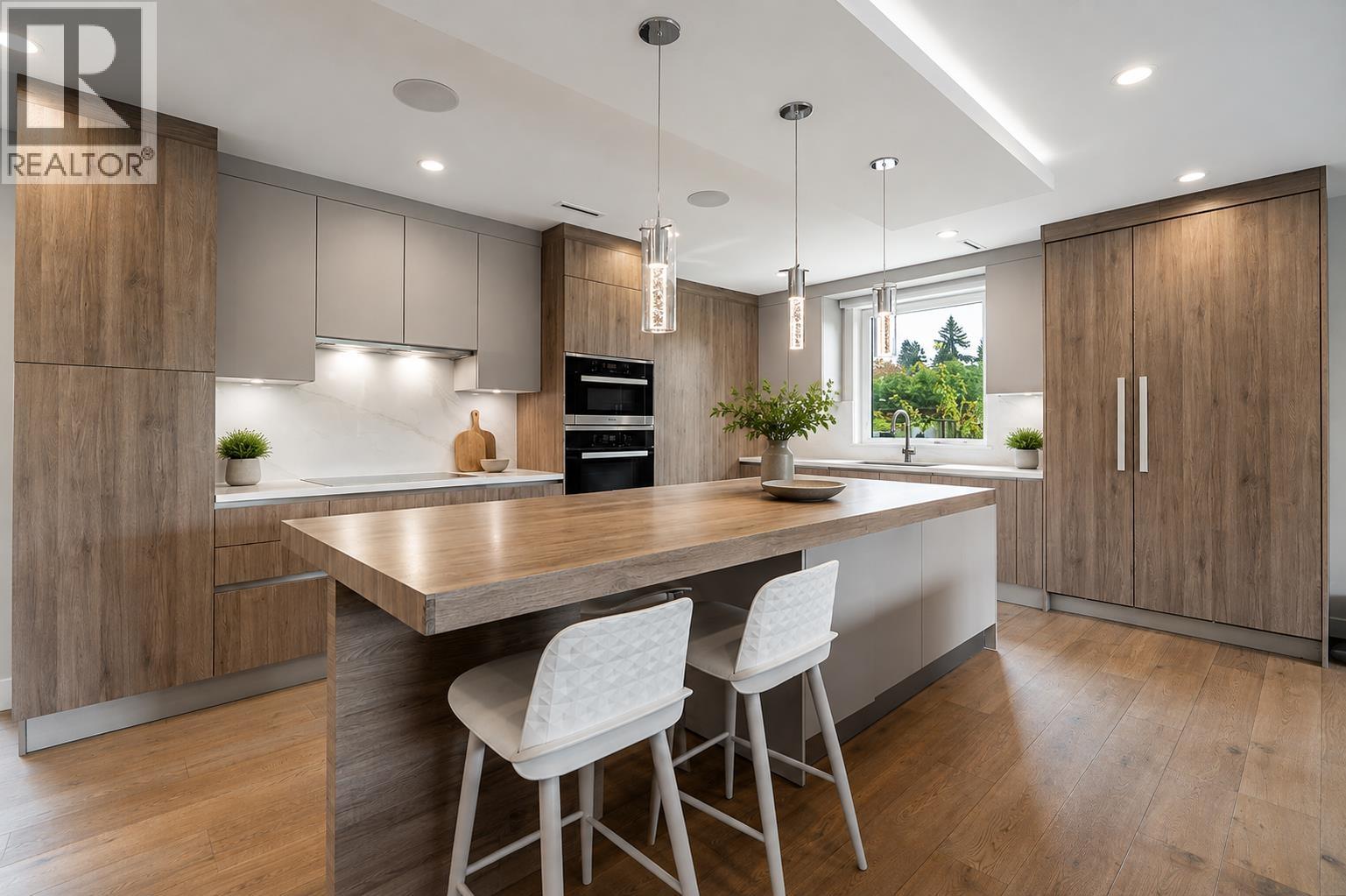 955 Forest Hills Drive, North Vancouver, British Columbia  V7R 1N4 - Photo 10 - R3156689