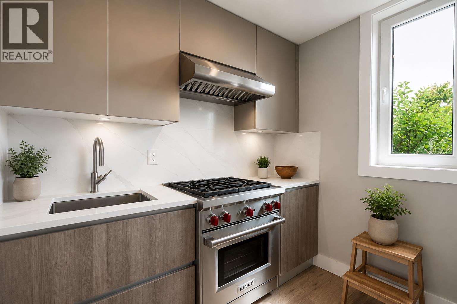 955 Forest Hills Drive, North Vancouver, British Columbia  V7R 1N4 - Photo 12 - R3156689