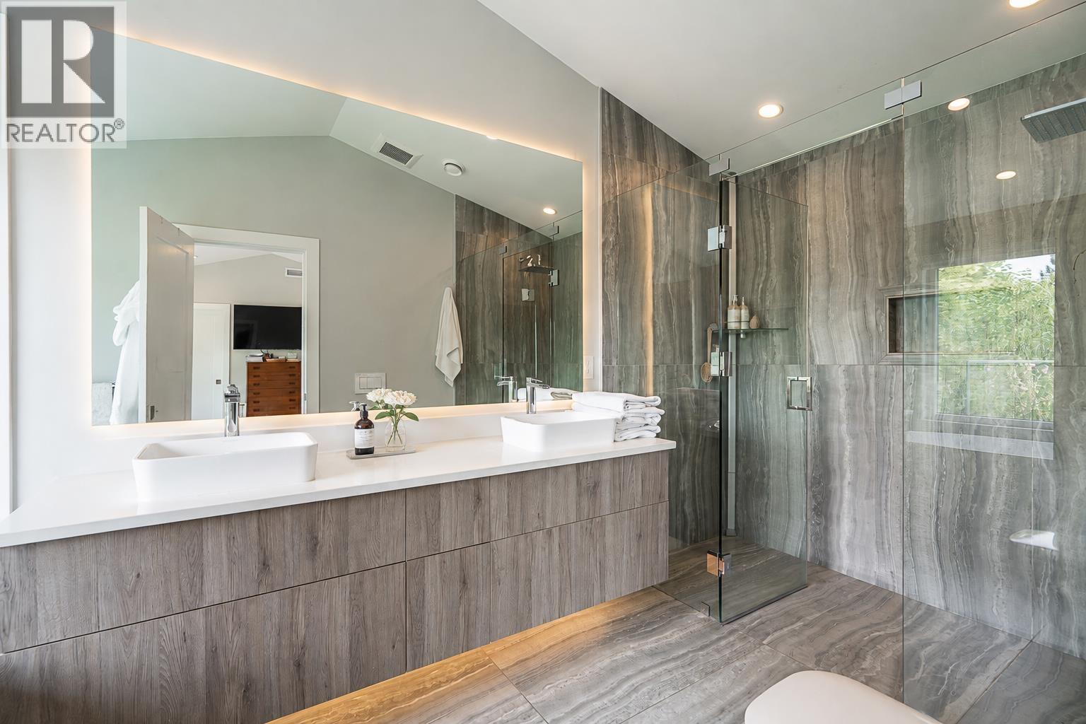 955 Forest Hills Drive, North Vancouver, British Columbia  V7R 1N4 - Photo 22 - R3156689