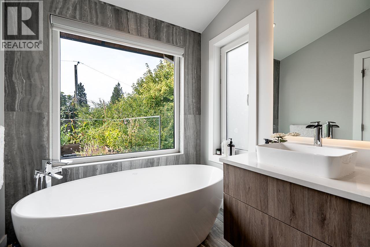 955 Forest Hills Drive, North Vancouver, British Columbia  V7R 1N4 - Photo 23 - R3156689