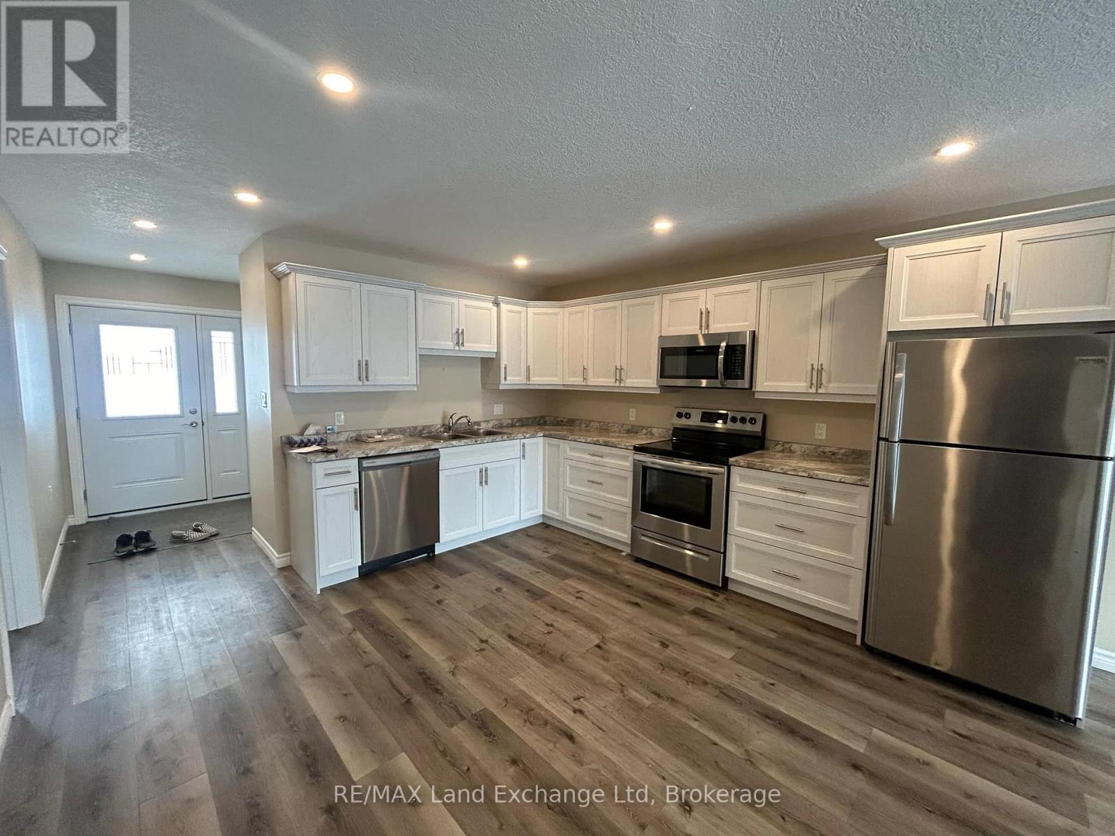 2 - 206 Rutledge Street, North Huron, Ontario  N0M 1H0 - Photo 2 - X13686678