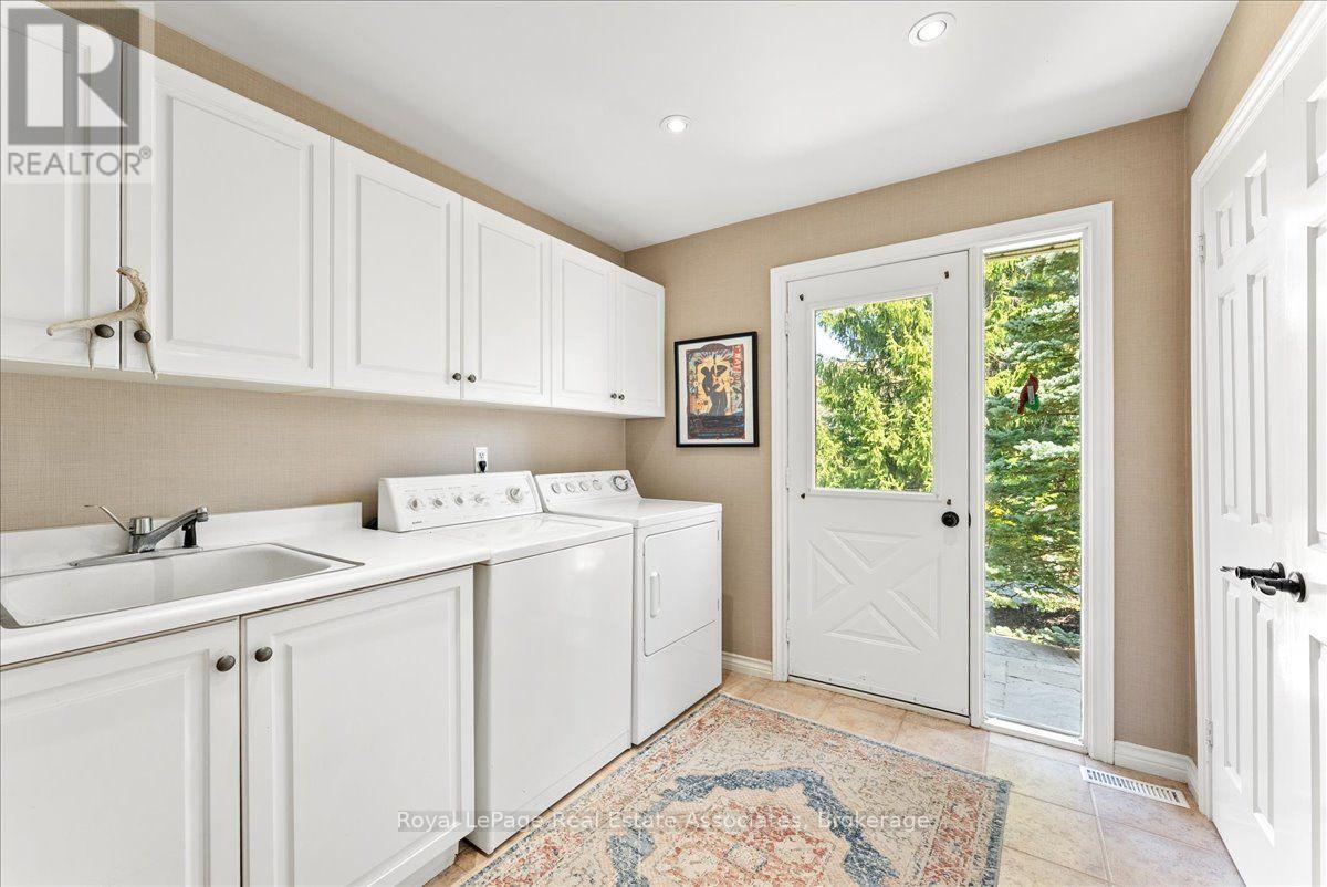 4 Wolf Crescent, Caledon, Ontario  L7E 0A7 - Photo 16 - W13686572