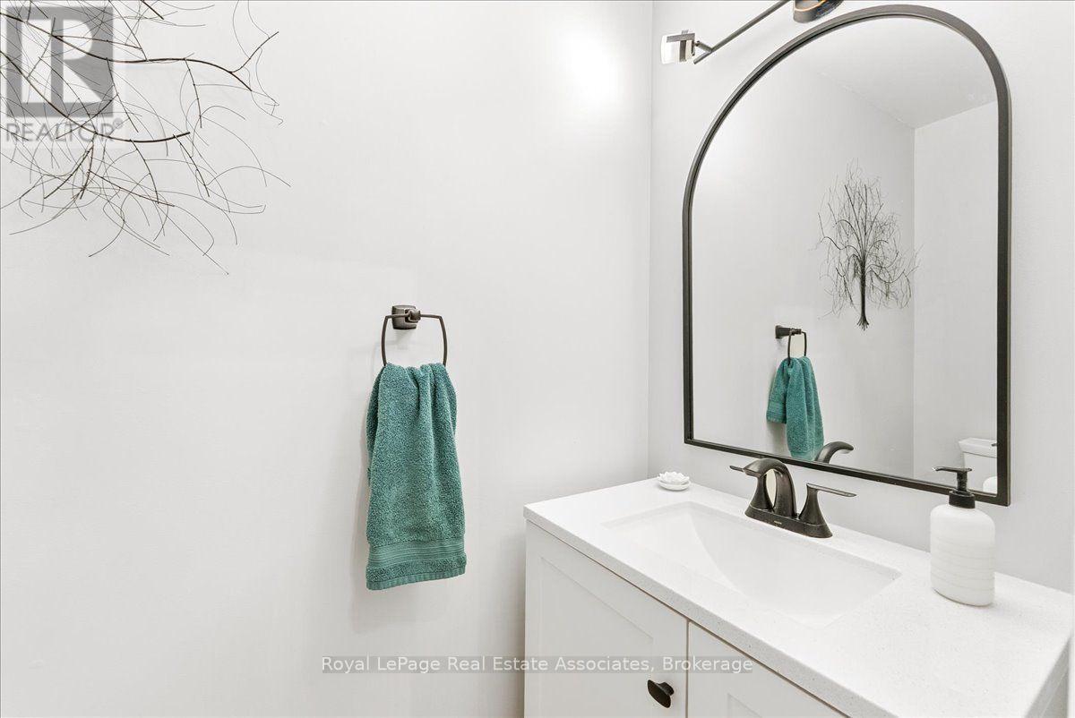 4 Wolf Crescent, Caledon, Ontario  L7E 0A7 - Photo 17 - W13686572
