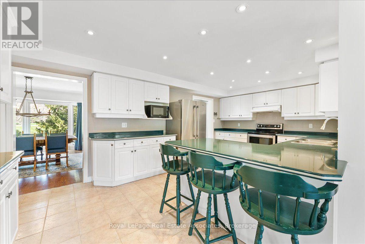 4 Wolf Crescent, Caledon, Ontario  L7E 0A7 - Photo 9 - W13686572