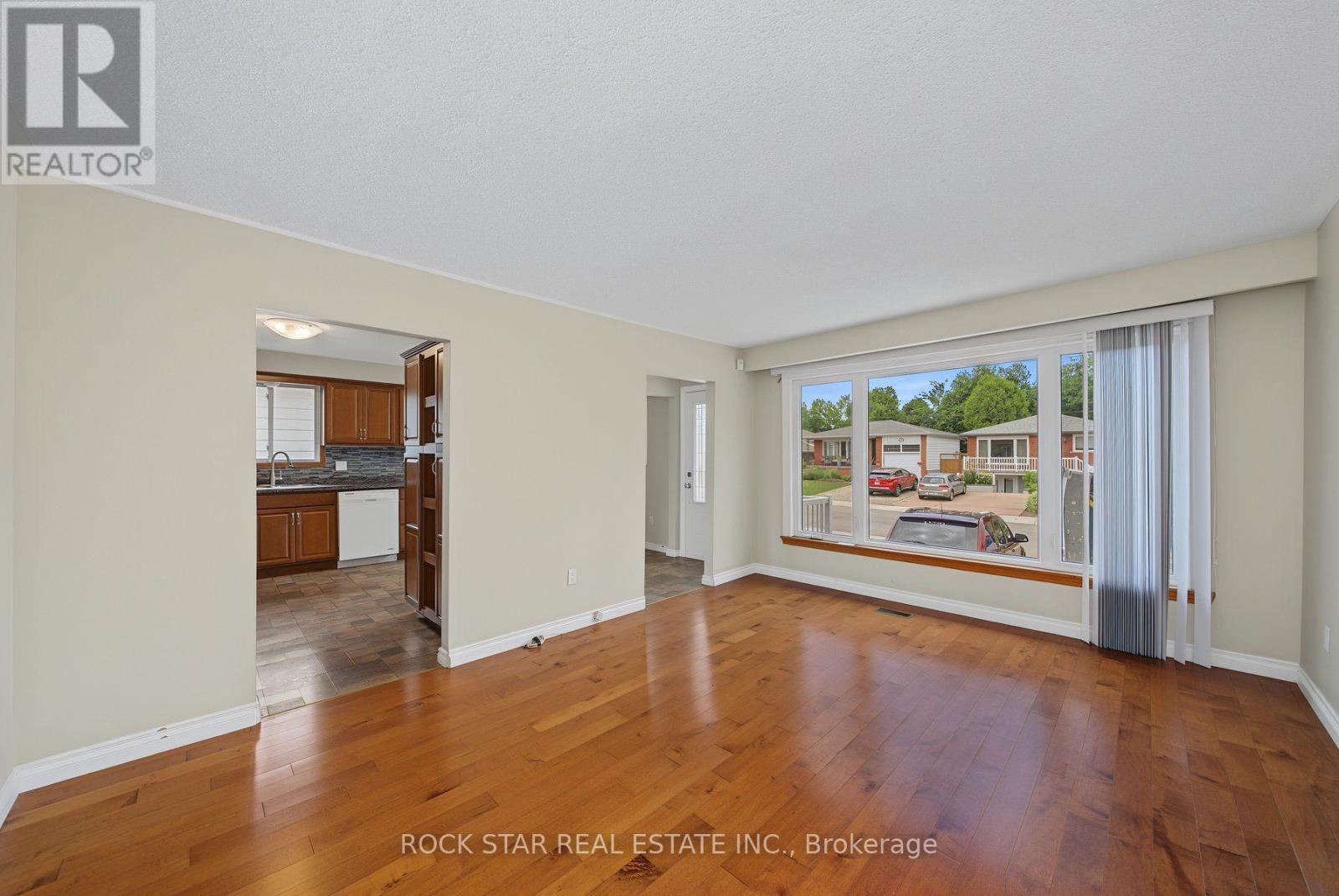 Main - 59 Aterno Drive, Hamilton, Ontario  L9C 5S4 - Photo 3 - X13686624