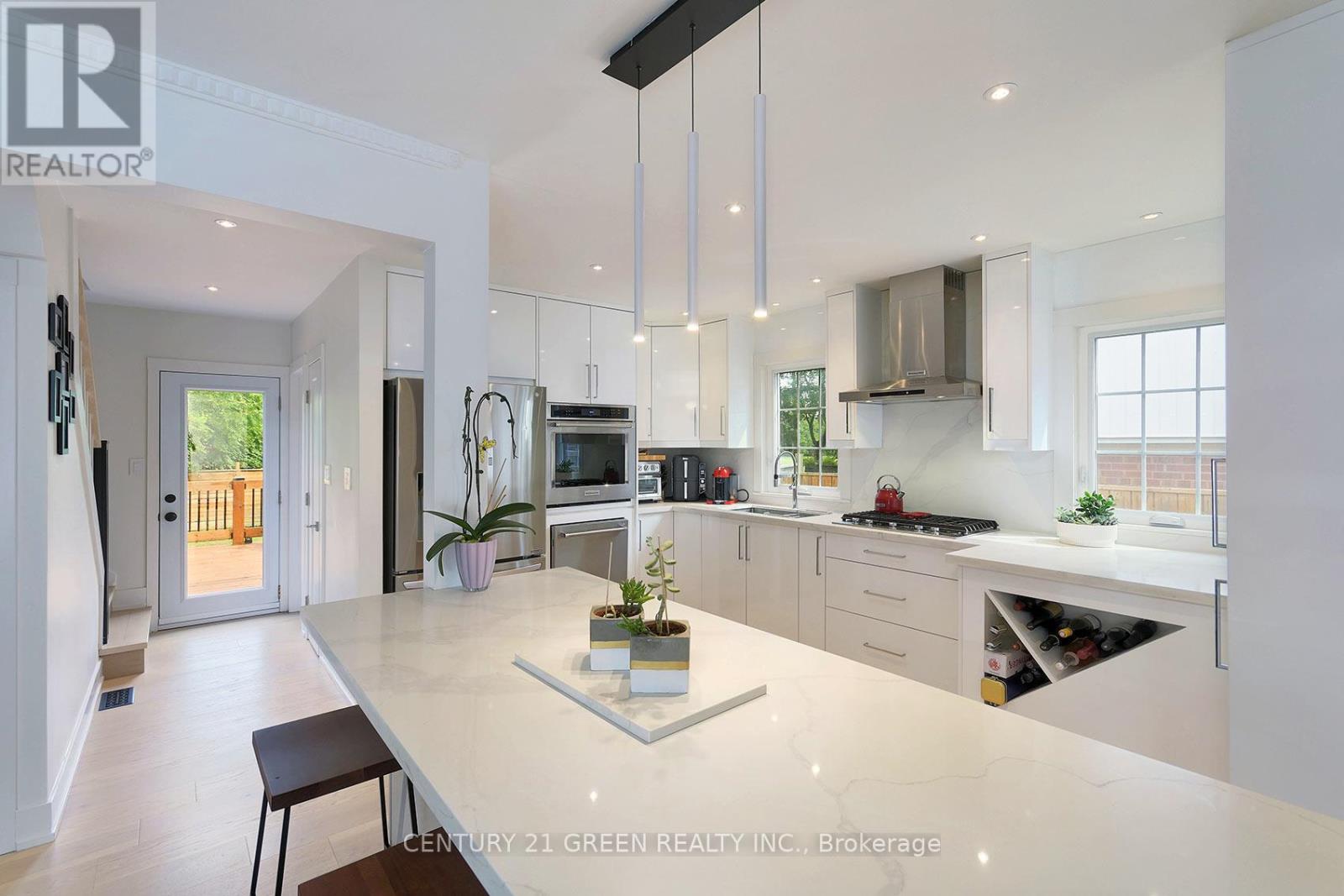 32 Castlebar Road, Toronto, Ontario  M8Z 2J5 - Photo 4 - W13628584