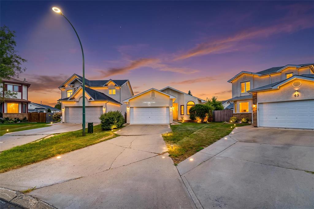 39 Blue Horizon Cove, Winnipeg, Manitoba  R3W 1N9 - Photo 1 - 202620734
