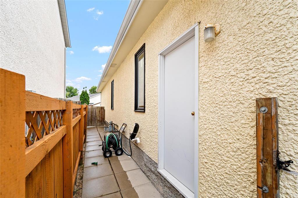 39 Blue Horizon Cove, Winnipeg, Manitoba  R3W 1N9 - Photo 38 - 202620734