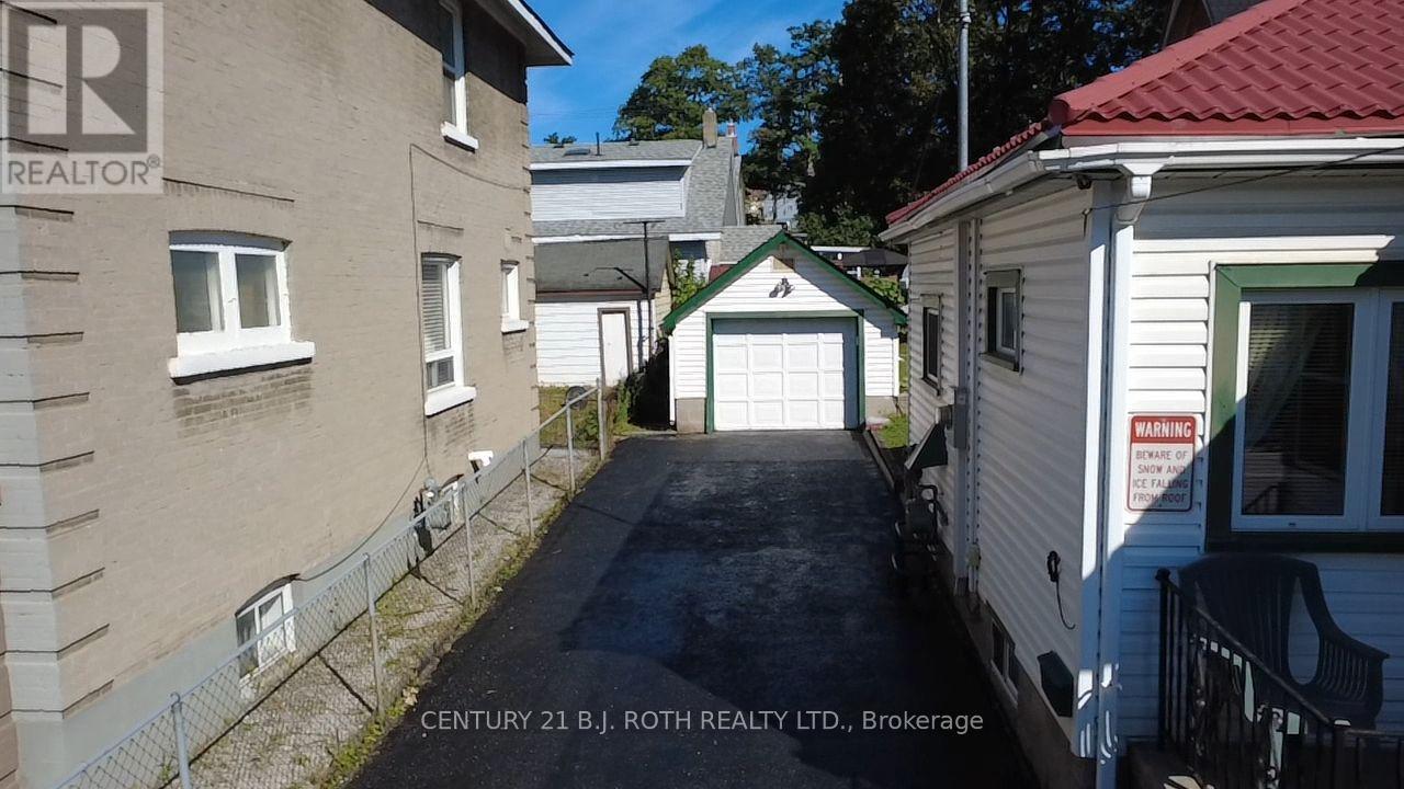 124 Mary Street, Orillia, Ontario  L3V 3E2 - Photo 4 - S13591868