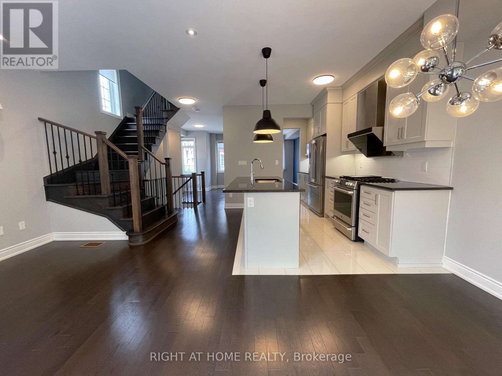 2 Queen Mary Court, Vaughan, Ontario  L4L 0H9 - Photo 18 - N13435936