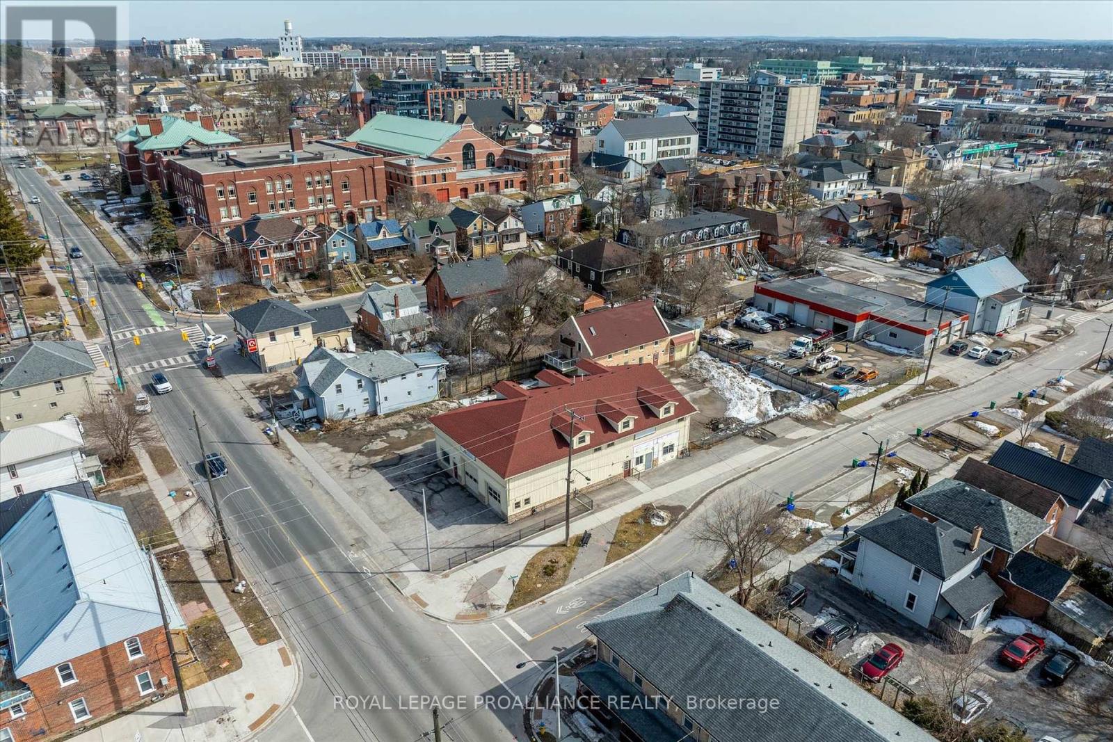 UPPER UNIT - 255 MCDONNEL STREET S, Peterborough, Ontario