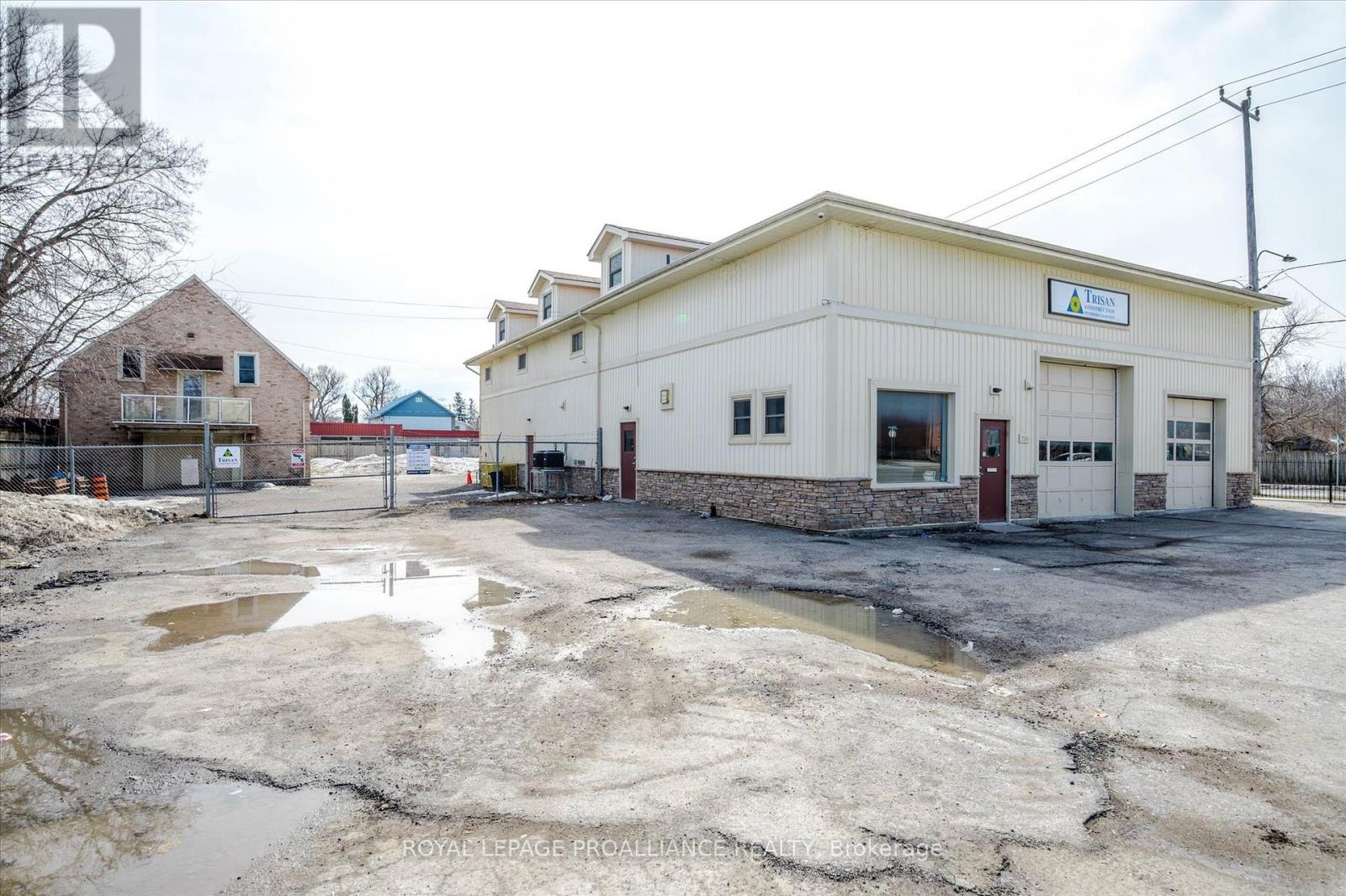 Upper Unit - 255 Mcdonnel Street S, Peterborough, Ontario K9H 2W2 - Photo 11 - X13686906