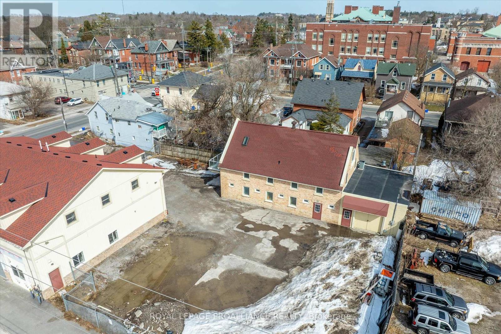 Upper Unit - 255 Mcdonnel Street S, Peterborough, Ontario K9H 2W2 - Photo 2 - X13686906