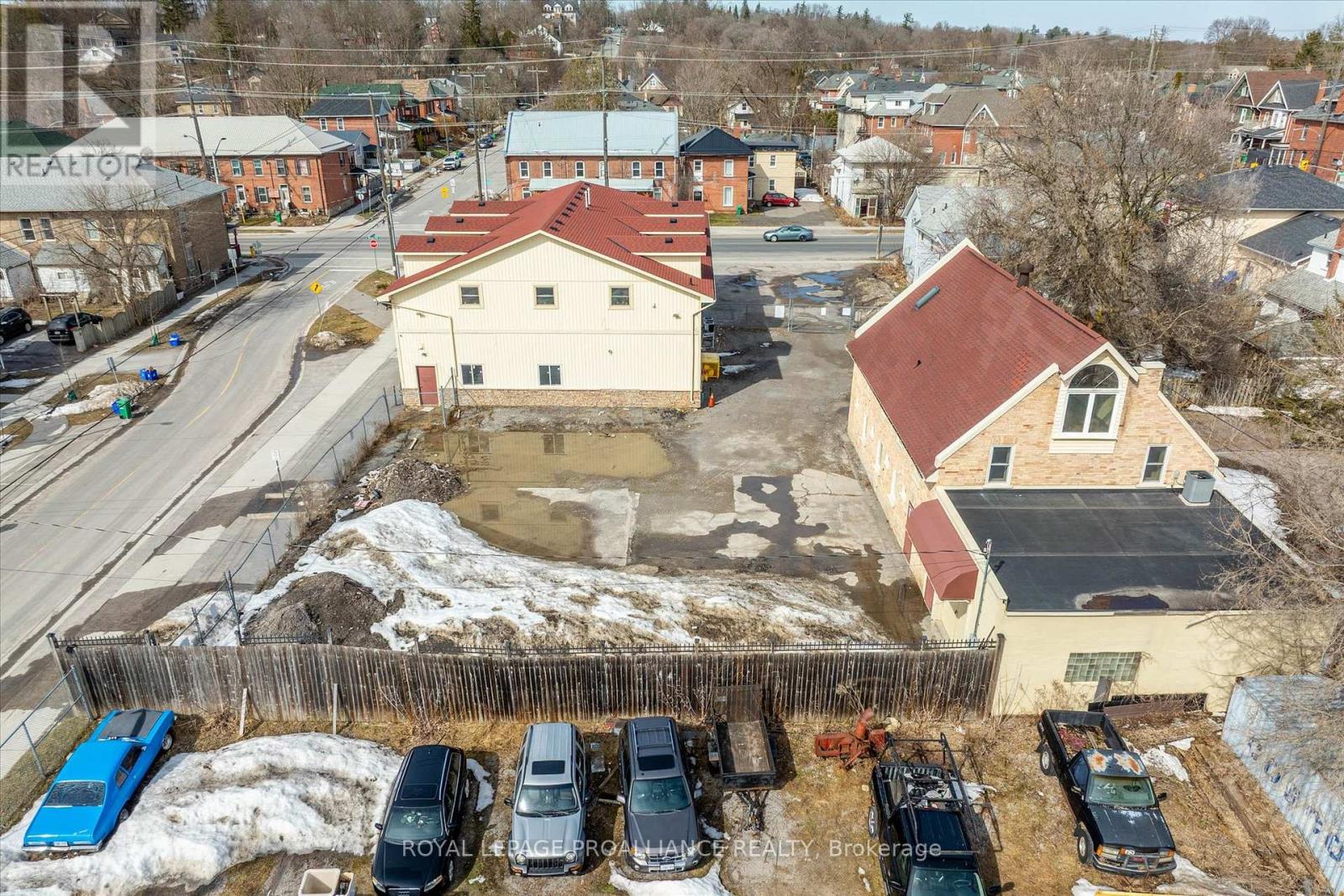 Upper Unit - 255 Mcdonnel Street S, Peterborough, Ontario K9H 2W2 - Photo 3 - X13686906