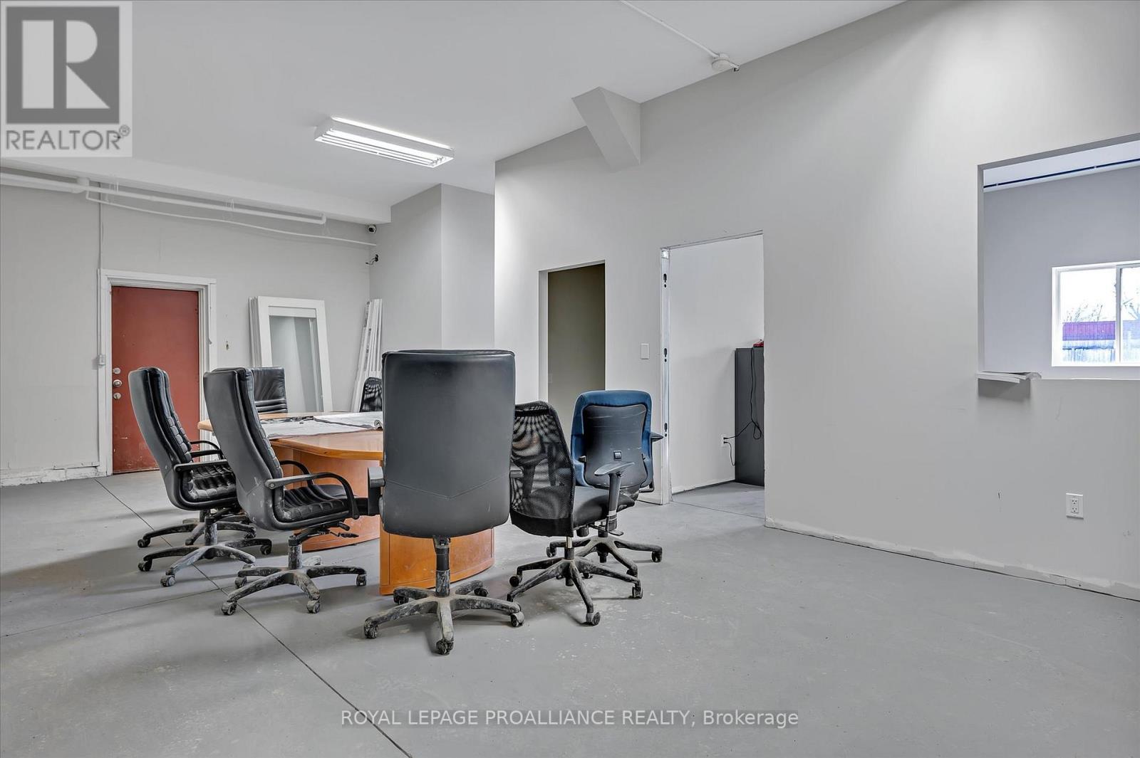 Upper Unit - 255 Mcdonnel Street S, Peterborough, Ontario K9H 2W2 - Photo 4 - X13686906