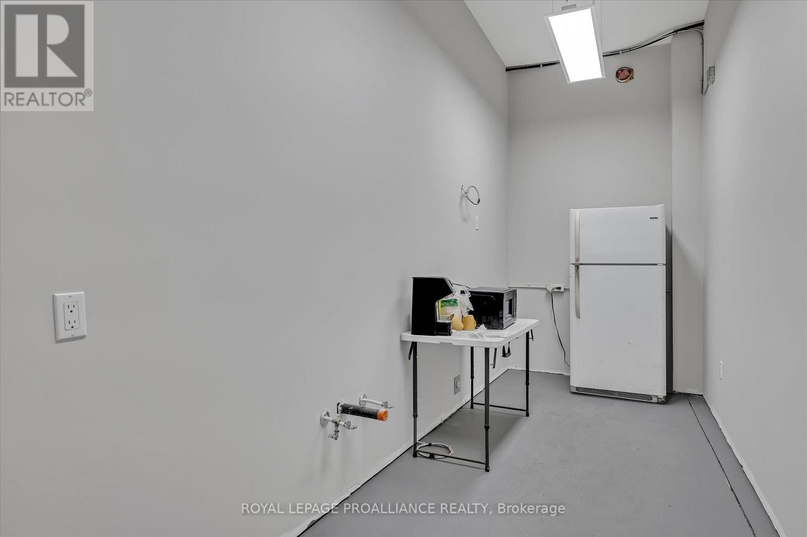 Upper Unit - 255 Mcdonnel Street S, Peterborough, Ontario K9H 2W2 - Photo 8 - X13686906