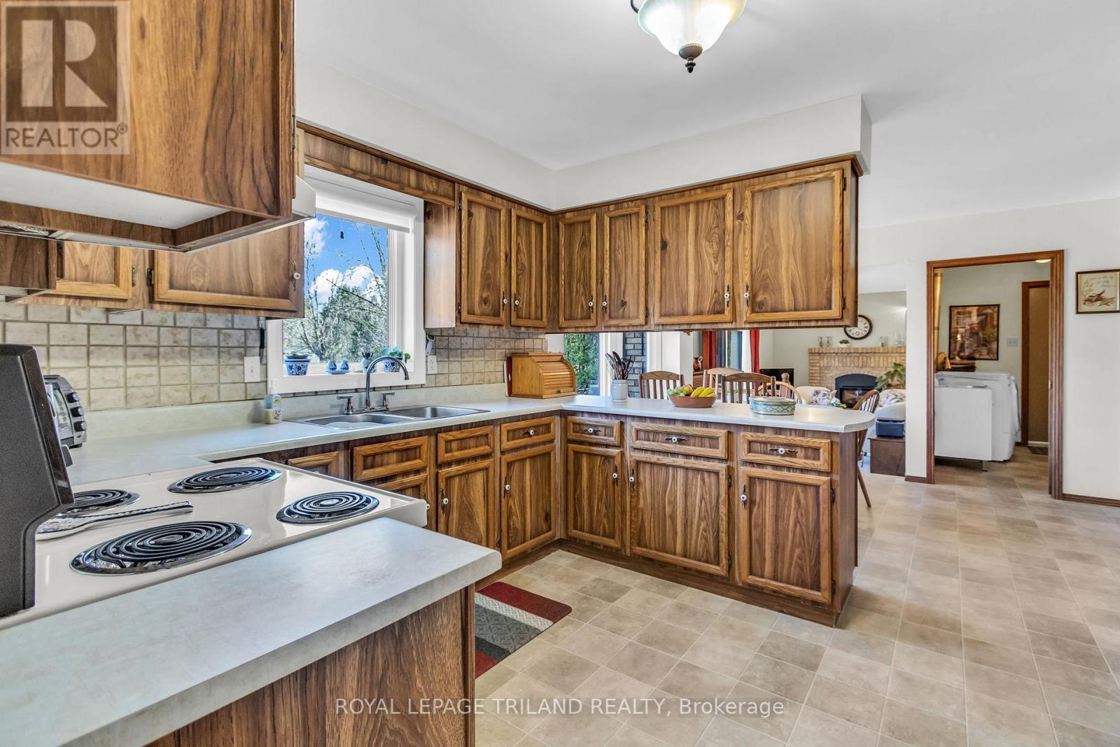 5257 Cliff Road, Lambton Shores, Ontario  N0N 1J7 - Photo 14 - X13687018