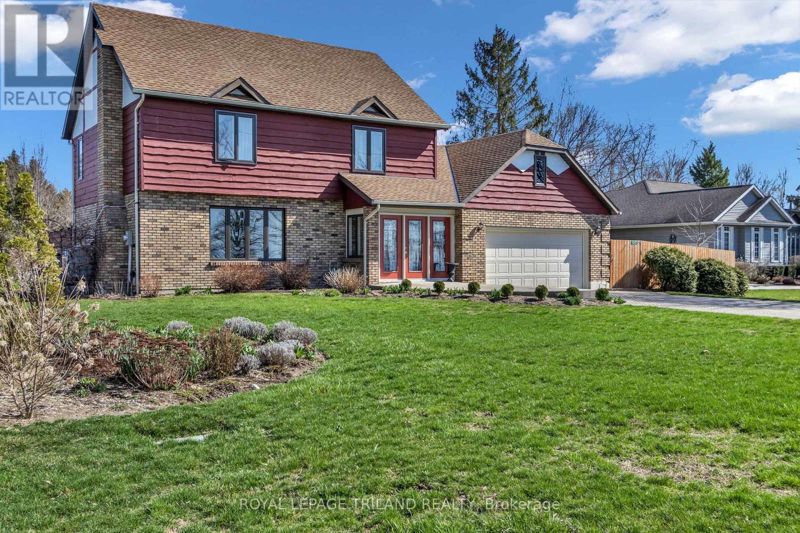 5257 Cliff Road, Lambton Shores, Ontario  N0N 1J7 - Photo 2 - X13687018