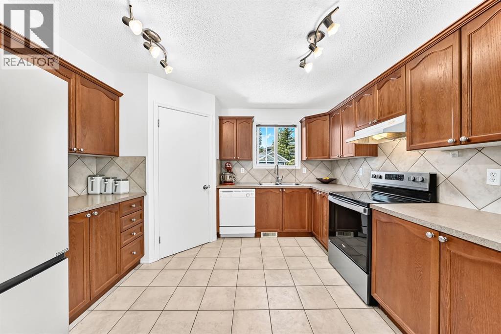 619 Country Village Cape NE, Calgary, Alberta  T3K 6E1 - Photo 6 - A2329632