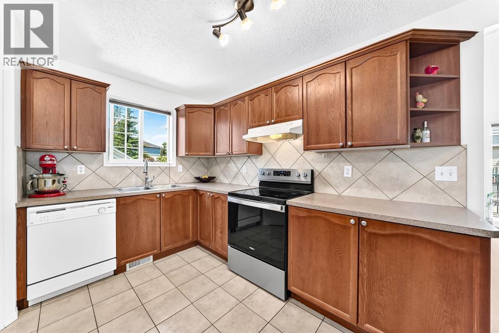 619 Country Village Cape NE, Calgary, Alberta  T3K 6E1 - Photo 7 - A2329632
