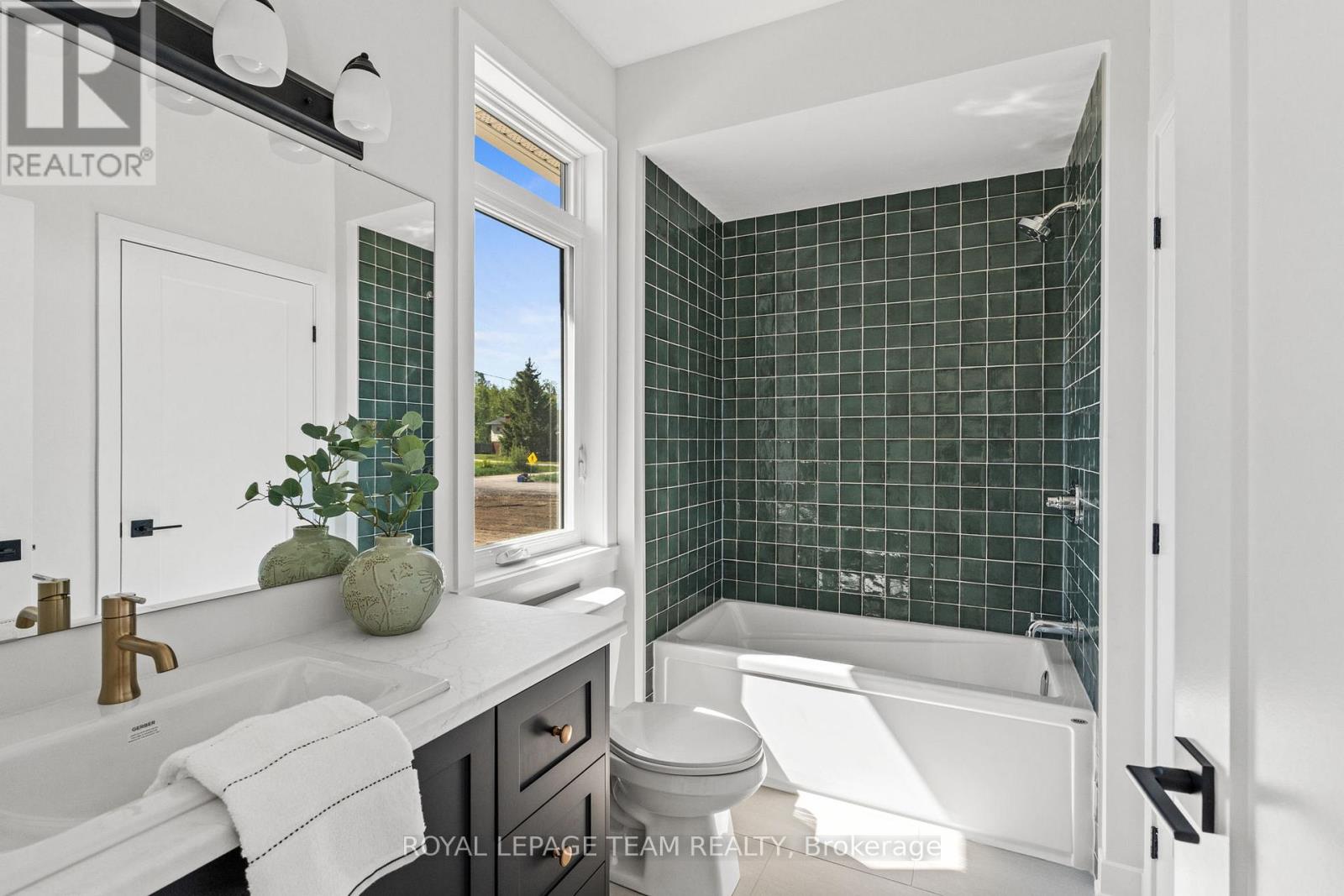 44 Irvin Woermke Street, Mcnab/braeside, Ontario  K0A 1G0 - Photo 44 - X13686804
