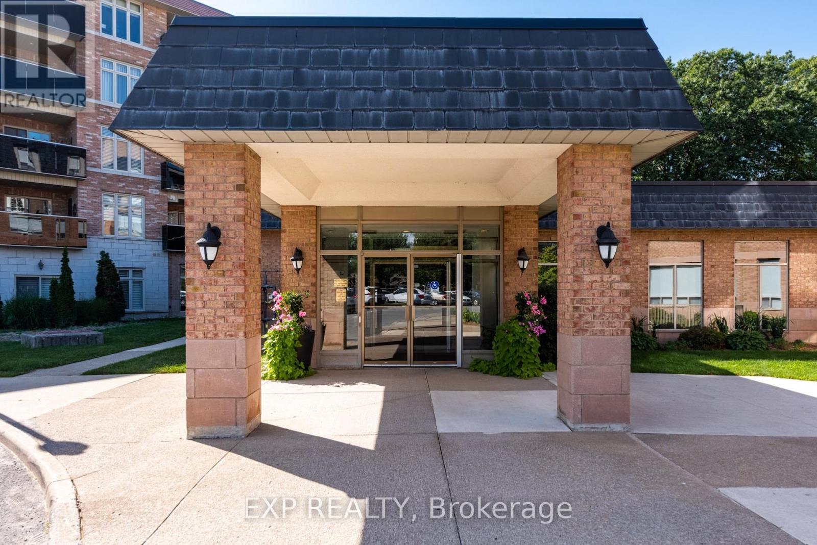227 - 8111 Forest Glen Drive, Niagara Falls, Ontario  L2H 2Y7 - Photo 2 - X13686882