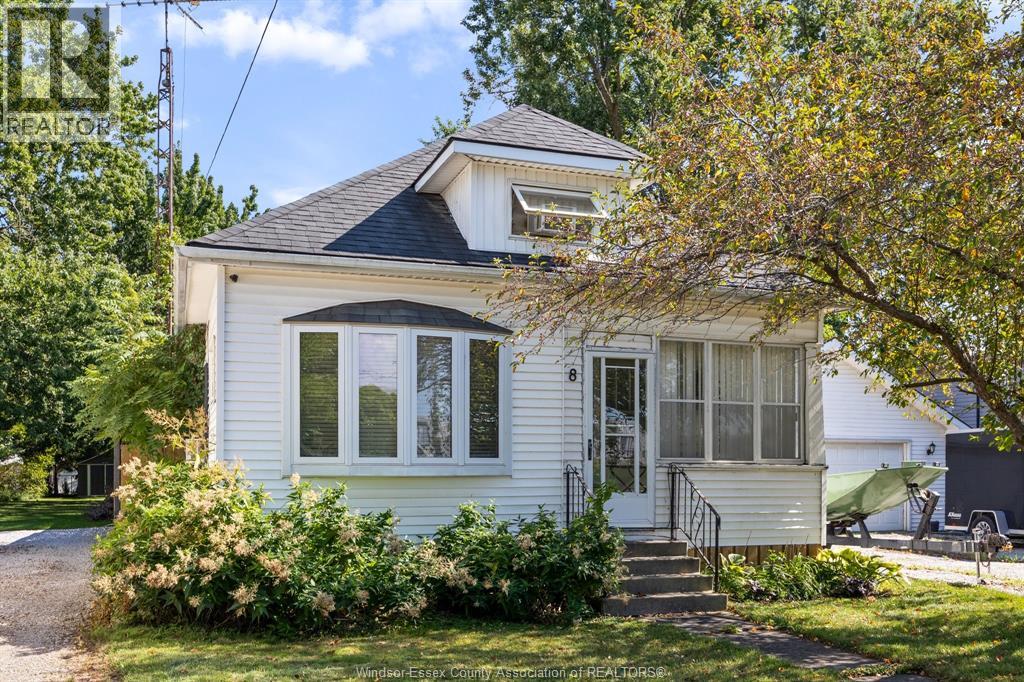 MLS# 26020098: 8 Young STREET, Tilbury North, Canada