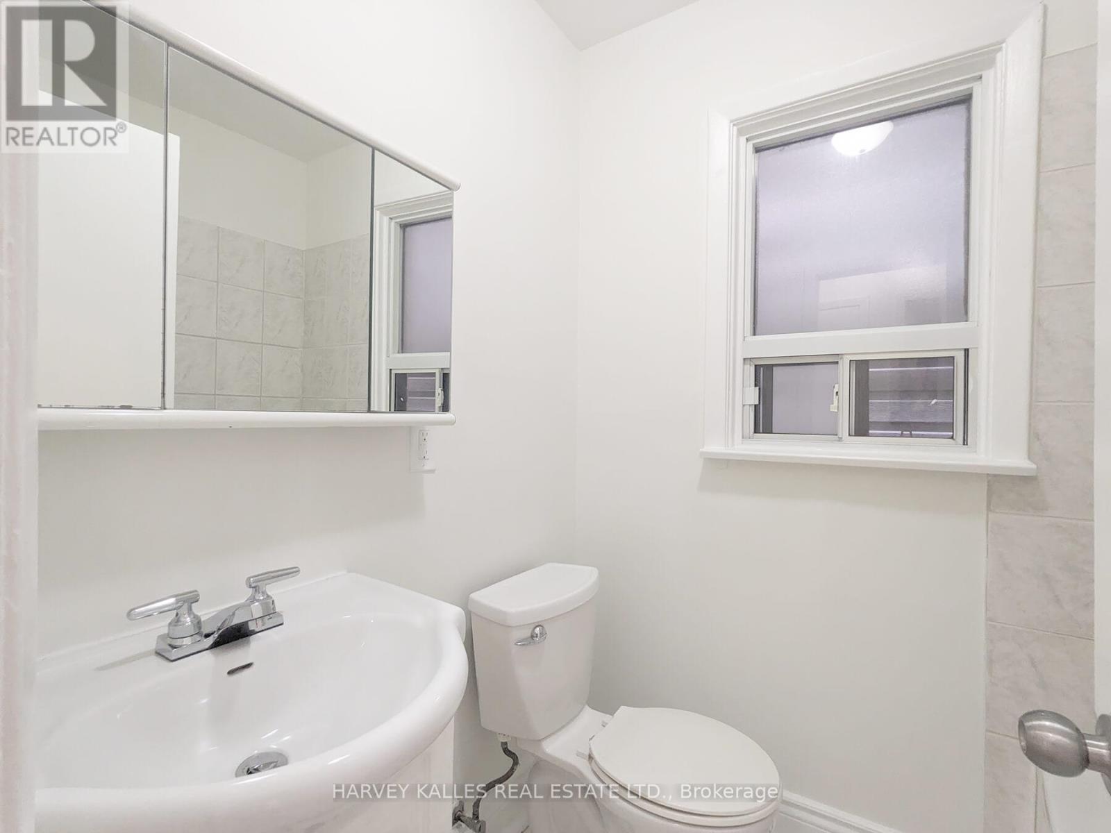 Main - 242 Robina Avenue, Toronto, Ontario  M6C 3Z1 - Photo 10 - C13686762