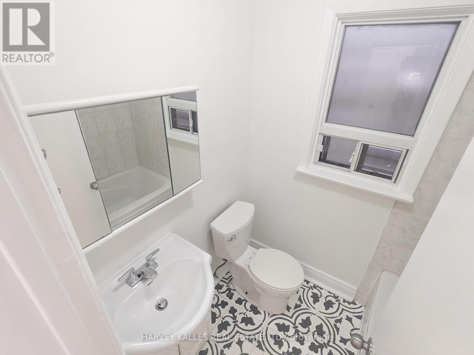 Main - 242 Robina Avenue, Toronto, Ontario  M6C 3Z1 - Photo 11 - C13686762