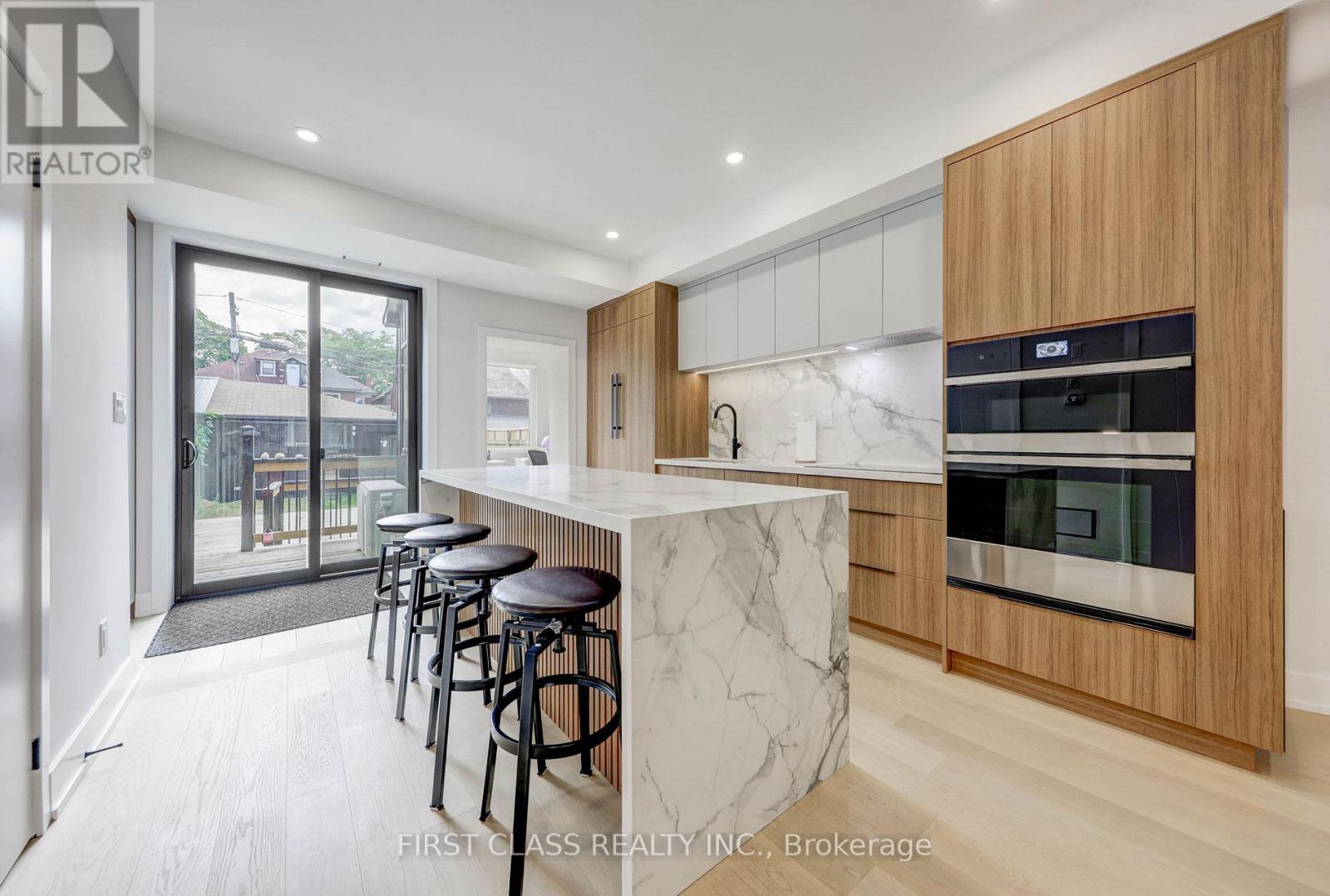 Ensuite 3 - 431 Roxton Road, Toronto, Ontario  M6G 3R5 - Photo 2 - C13686778