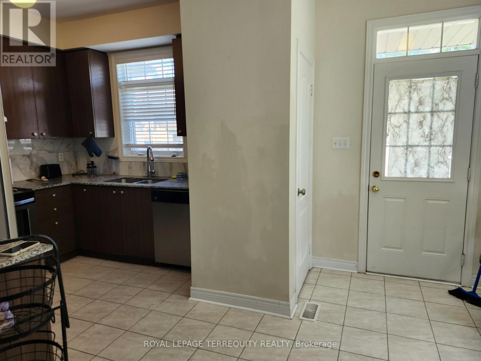 2651 Canadian Street, Pickering, Ontario  L1X 0C9 - Photo 6 - E13686836
