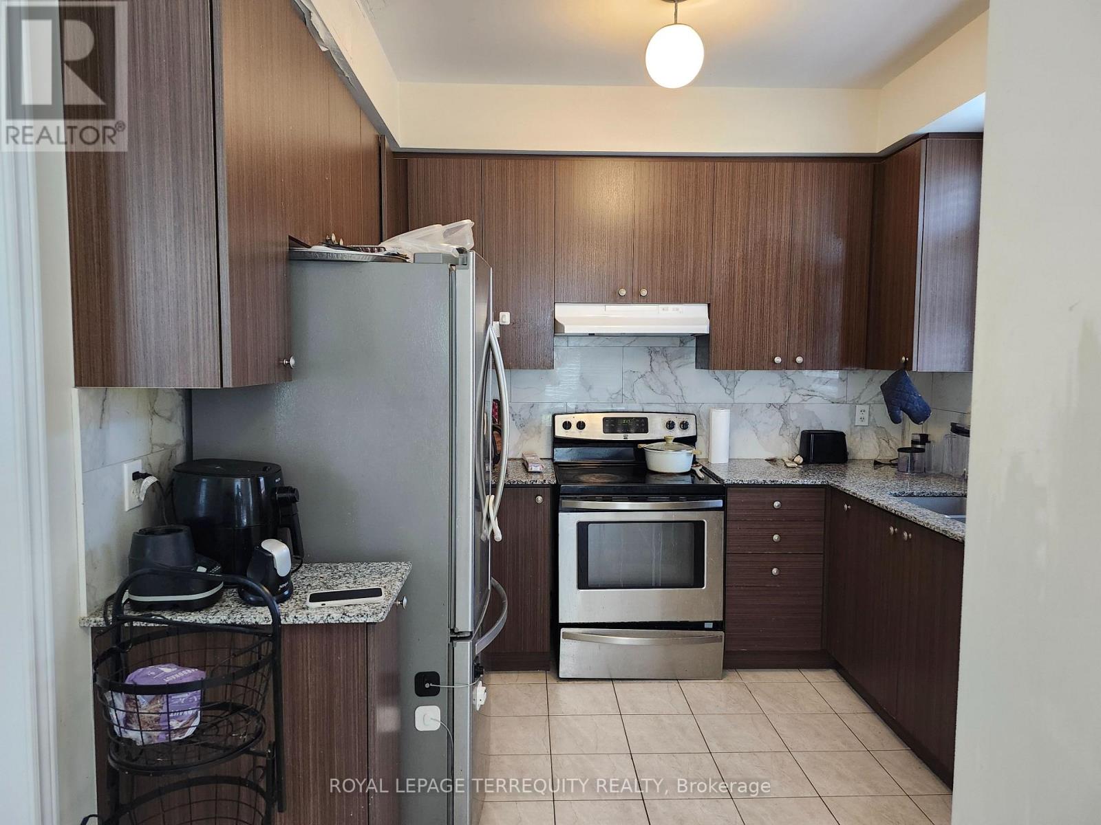 2651 Canadian Street, Pickering, Ontario  L1X 0C9 - Photo 7 - E13686836