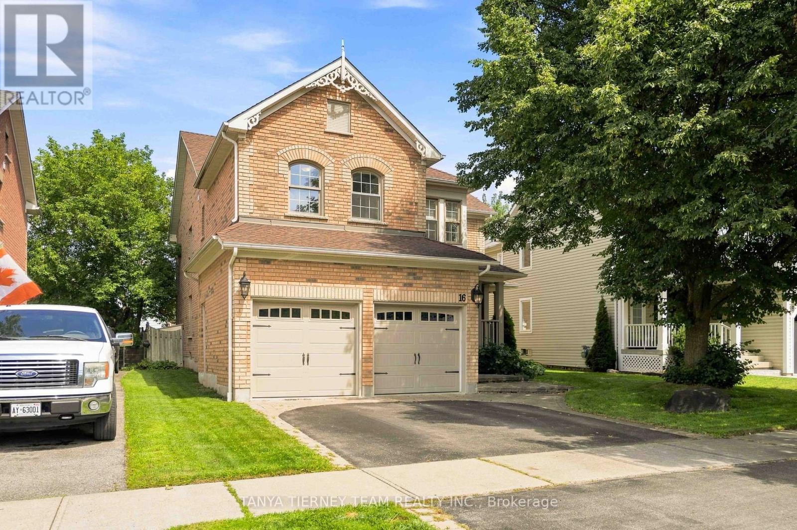 16 WARING AVENUE, Whitby, Ontario