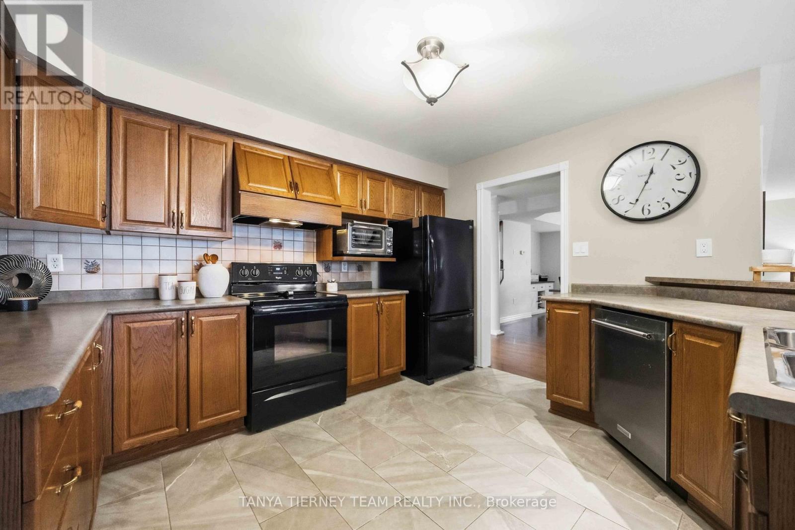 16 Waring Avenue, Whitby, Ontario  L1M 1G4 - Photo 15 - E13686920